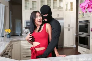 Em y tá đi làm với tinh thần chăm sóc cặc hết mình