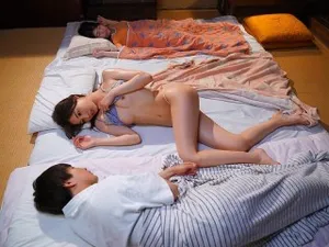 Gạ gẫm thằng em trai ngây ngô sờ vú