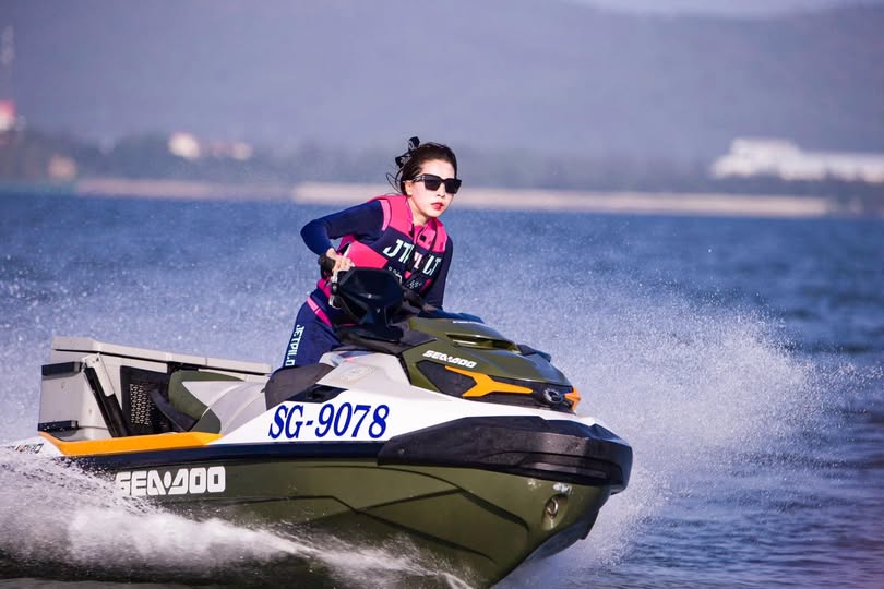 Bị điểm kém em gái sưng lồn khi anh trai đụ